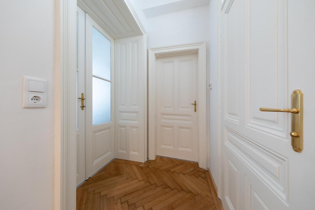 Vienna Dream Apartments City Center Екстер'єр фото